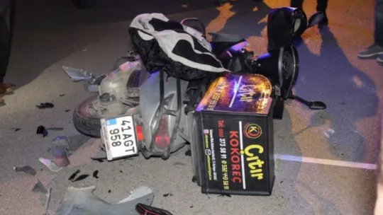 Kontrolsüz kavşakta otomobil ile motorlu kurye çarpıştı: 1 yaralı