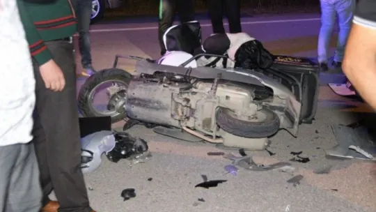 Kontrolsüz kavşakta otomobil ile motorlu kurye çarpıştı: 1 yaralı