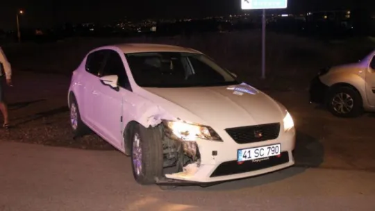 Kontrolsüz kavşakta otomobil ile motorlu kurye çarpıştı: 1 yaralı