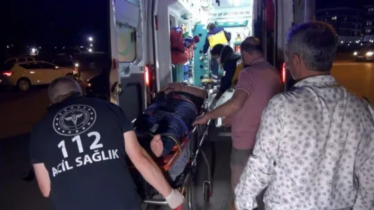 Kontrolsüz kavşakta otomobil ile motorlu kurye çarpıştı: 1 yaralı