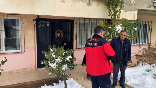 Kopan elektrik teli 4 dairede yangın çıkardı