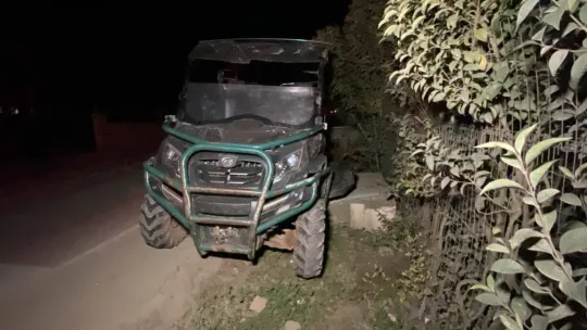 Köpeğe çarpmamak için çöp kutusuna çarptı!