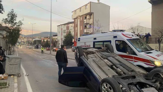 Köpeğe çarpmamak için manevra yapınca kaza yaptı