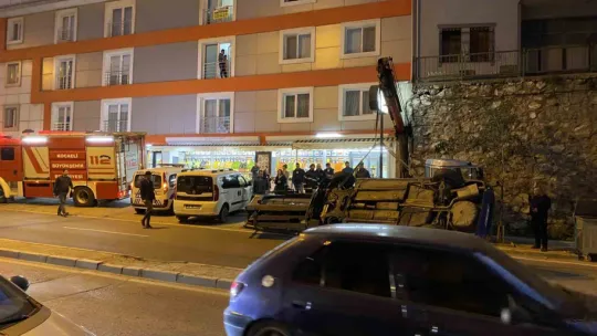 Köpeğe çarpmamak için manevra yapınca kaza yaptı