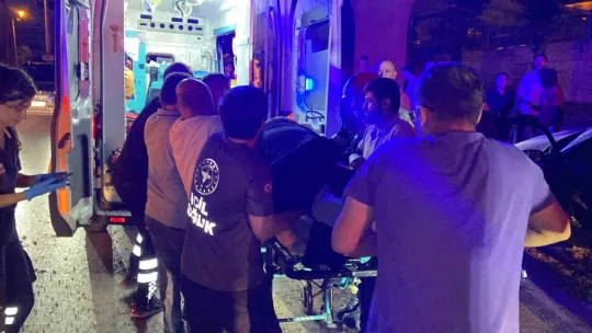 Köprü ayağına çarpan otomobil hurdaya döndü: 2 ağır yaralı