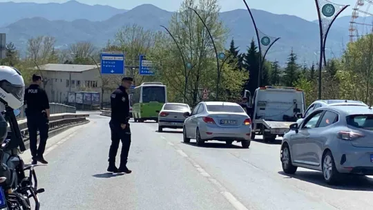 Cipe arkadan çarpan otomobil takla attı: 1 yaralı