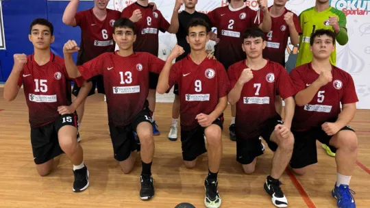 Körfez Atatürk Anadolu Lisesi hentbol takımı şampiyon oldu