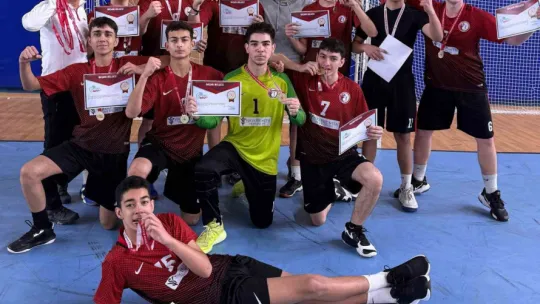 Körfez Atatürk Anadolu Lisesi hentbol takımı şampiyon oldu