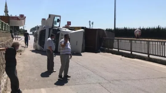 Körfez'de bor yüklü TIR devrildi