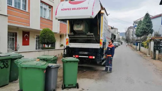 Körfez'de çöp konteynırları temizleniyor