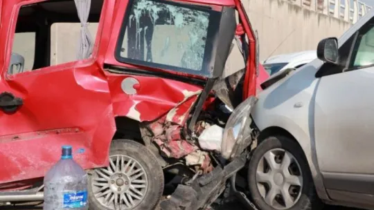 Körfez'de feci kaza: 1'i ağır 2 yaralı!