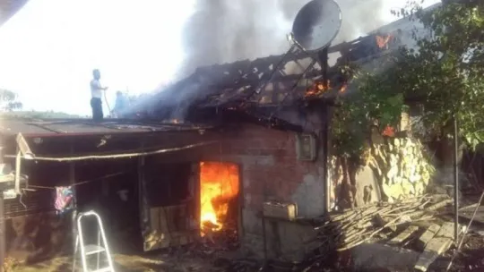 Körfez'de köy değirmeni alev alev yandı
