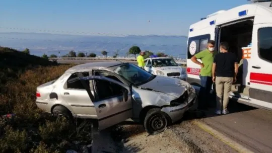 Körfez'de yokuştan inen otomobil takla attı!