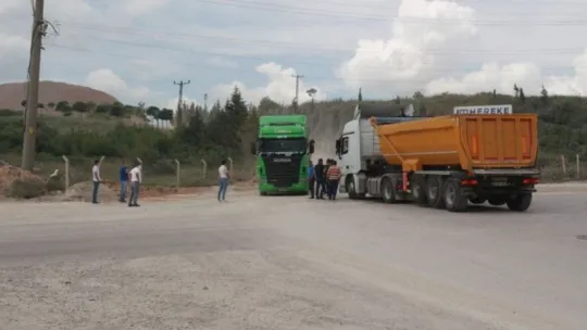 Körfez'de yolu kapattılar!