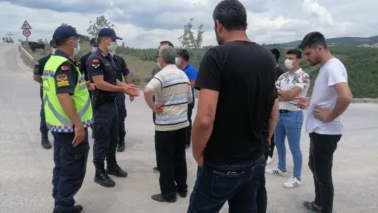 Körfez'de yolu kapattılar!