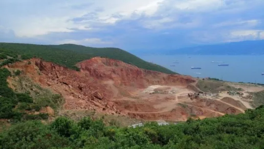 Körfez'de yolu kapattılar!