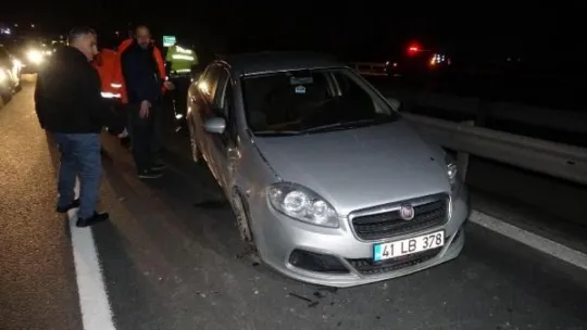 Körfez TEM Otoyolu'nda 5 araç birbirine girdi!