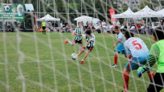 Körfez'de minikler futbol turnuvası düzenlendi