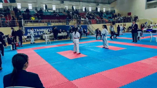Körfezli karateciler turnuvalardan boş dönmüyor