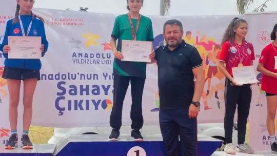 Körfezli Melek atletizmde Türkiye şampiyonu oldu