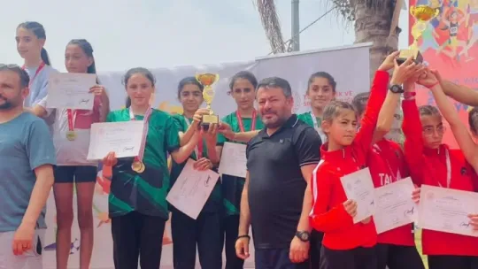 Körfezli Melek atletizmde Türkiye şampiyonu oldu