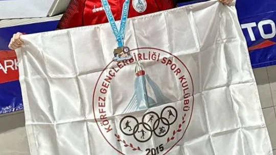 Körfezli sporcular Samsun'da kulaç attı