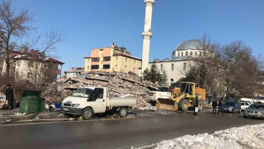 Körfezray şantiyesinde deprem şehitleri anıldı