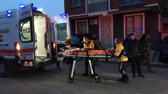 Odaya kilitleyip dövdüğü babasını rehin aldı