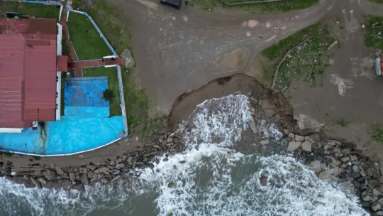 Korkutan kıyı erozyonu: Deniz 50 metre içeri girdi