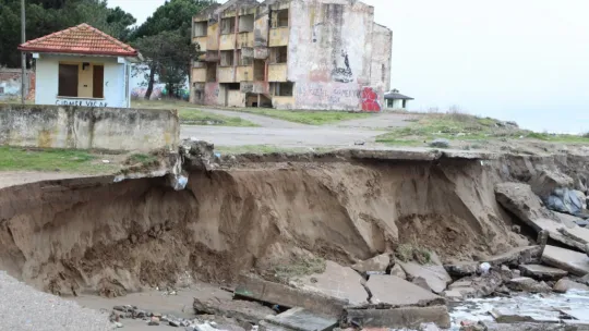Korkutan kıyı erozyonu: Deniz 50 metre içeri girdi