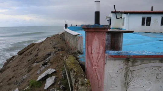 Korkutan kıyı erozyonu: Deniz 50 metre içeri girdi