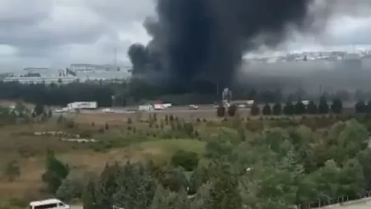 Migros'un deposu alevlere teslim oldu