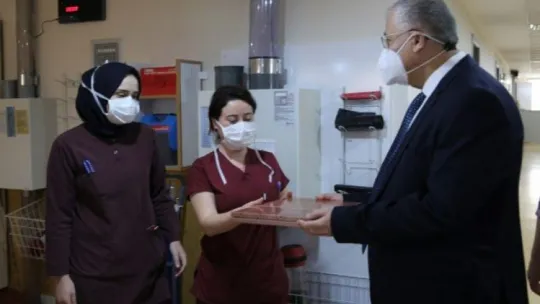 Korona savaşçılarına anneler günü sürprizi!