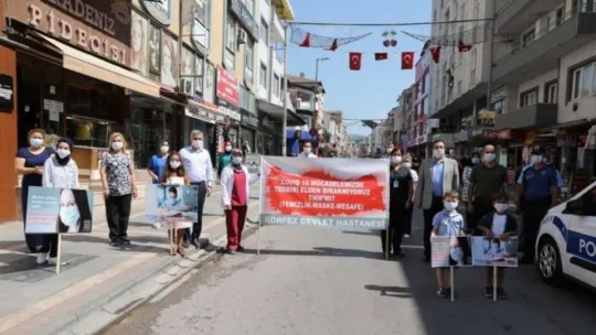 Korona virüse karşı farkındalık yürüyüşü