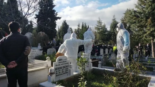 Koronaya yenik düşen polis memuru defnedildi!