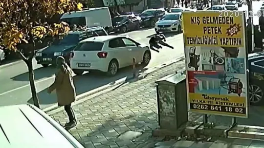 Koşarak karşıya geçmek isterken canından oluyordu