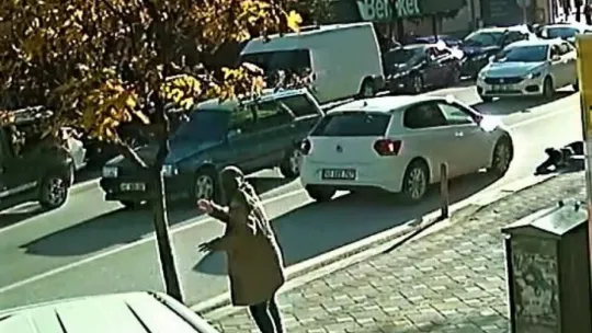 Koşarak karşıya geçmek isterken canından oluyordu