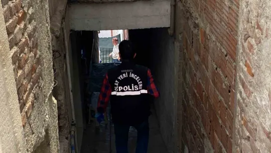 Kötü koku ihbarı yapılan dairede cansız bedeni bulundu