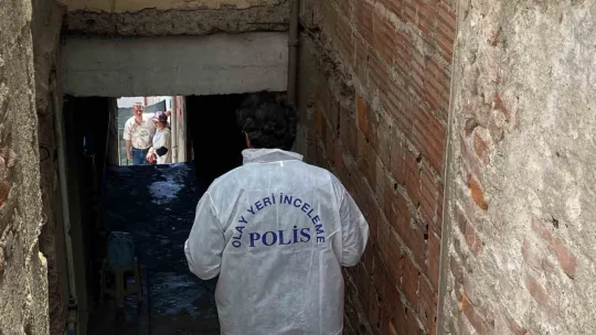 Kötü koku ihbarı yapılan dairede cansız bedeni bulundu