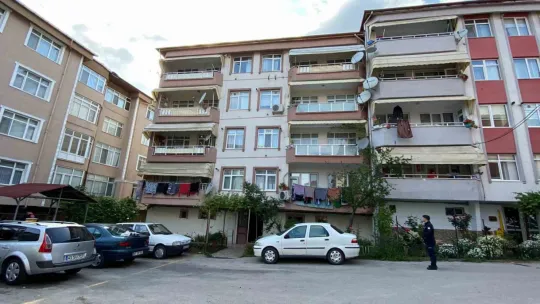 Kötü koku ihbarının yapıldığı evde ölü bulundu