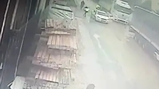 Kovalamaca arbedeyle bitti: Polisin parmağı kırıldı