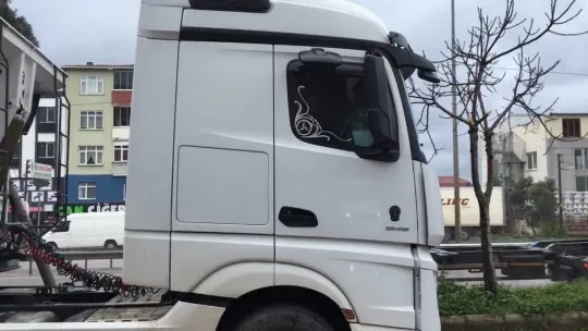 Kovalamaca arbedeyle bitti: Polisin parmağı kırıldı
