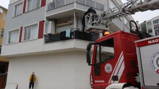 Kulakları duymayan yaşlı kadın acil yardım ekiplerini alarma geçirdi