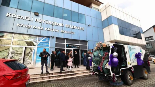 Kullandığı süpürge aracı gelin arabası oldu
