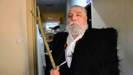 Kültürlerini yaşatmak için 30 amatör oyuncu tiyatro sahneliyor