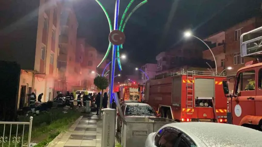 Kilolarca kumaşı kurtarabilmek için can havliyle çalıştılar