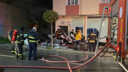 Kilolarca kumaşı kurtarabilmek için can havliyle çalıştılar