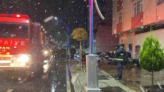 Kilolarca kumaşı kurtarabilmek için can havliyle çalıştılar