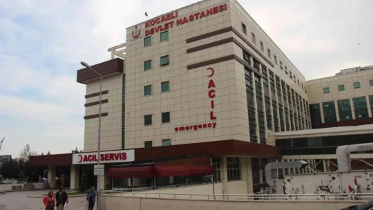 Malzeme alırken dengesini kaybetti!