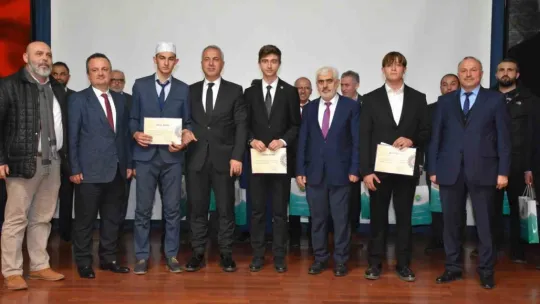 Kur'an-ı Kerim'i güzel okumak için yarıştılar